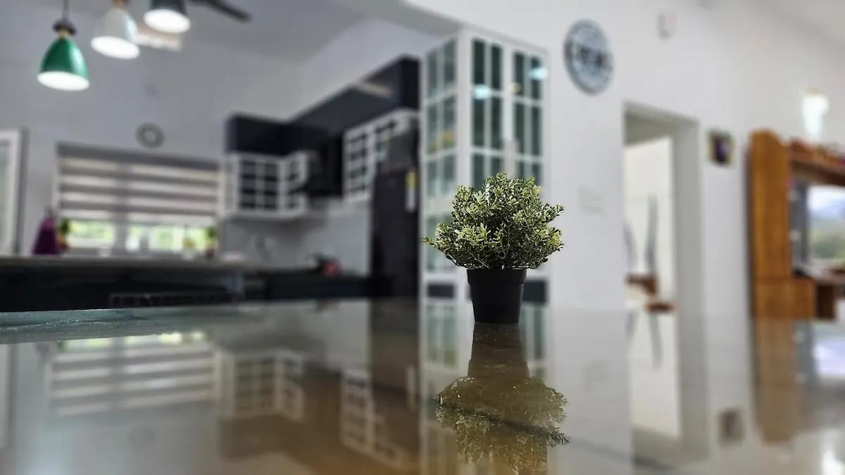 Διαμέρισμα Uthuppan'S 2 Bedroom First Floor Udumbanshola